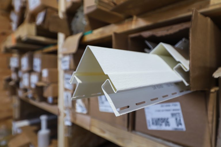 cream colored corner trim for vinyl siding